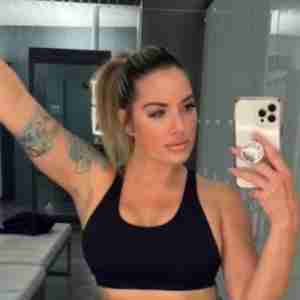 Am available for hookup I render style  all kinds of services...WhatsApp  only +1 2812505615