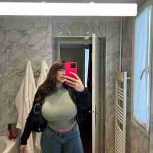 Am available for hookup I render all kinds of services...WhatsApp  only +1 2812505615