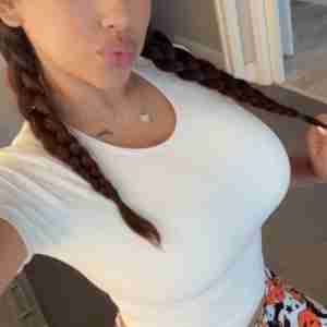 Am available for hookup Let start sweet  all kinds of services...WhatsApp  only +1 2812505615