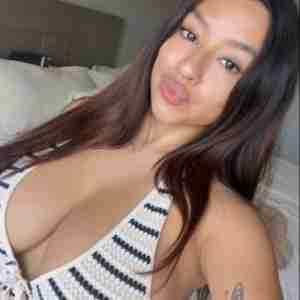 Am available for hookup I render all kinds of services...WhatsApp  only +1 2812505615