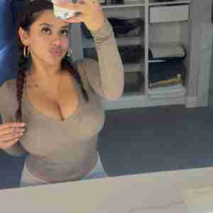 Am available for hookup I render all kinds of services...WhatsApp  only +1 2812505615