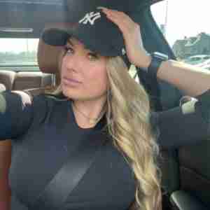 Am available for hookup Sweet all kinds of services...WhatsApp  only +1 2812505615