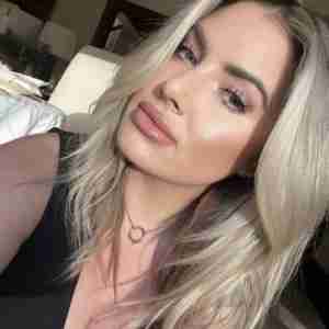 Am down  for u available for escort man who would like to mess around hmu if ur interested.