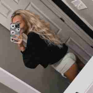 I’m Available for hookup I render all kinds of services...  only texting +1 305-501-7634