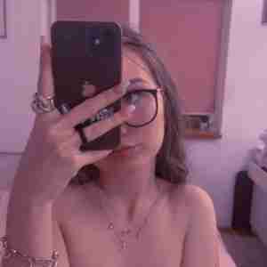 Need sex Hello 👋 I just got invited to this sex site and I love it,am on here to meet real people not fake people and also