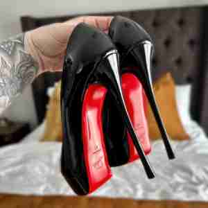 Humiliation time 😈Choose… a spanking or cleaning my boots with your tongue 😈 @Ashlynn