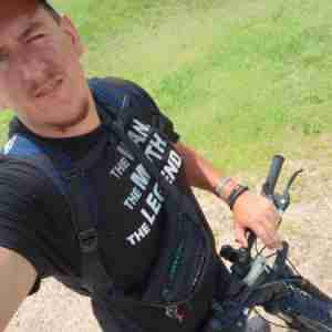 Horny man in Kansas from South 5 I am super horny looking to have some fun with a lady Kansas Carnival