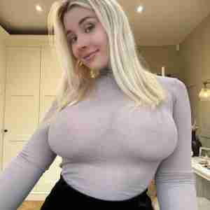 Available for Hook up Actually I’m a licensed  massage therapist , I offer all kinds of services such as deep tissue,