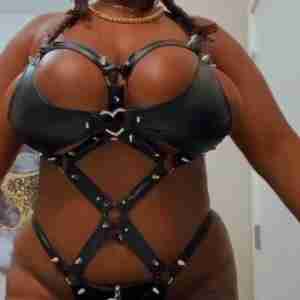 Available For Hookup I'm a sexy ass girl that's open to all kind of freaky shit Here’s my Zangi……