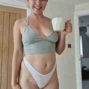 Available For Hookup I’m Available for friend with benefits and I do meetup for Fun and naughty Zangi….