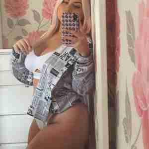 Available For Hookup I love sex and I’m here for friends with benefits Ask For Naughty pics and Video also here for one