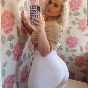Available For Hookup I love sex and I’m here for friends with benefits Ask For Naughty pics and Video also here for one