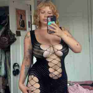 Strictly fun and linkup don’t come to me for games I am a free spirit willing to try anything sexually my signal :