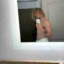 Johnnybigdick999