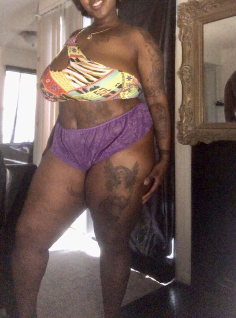 Beautiful Curvy Ebony Goddess loves oral..