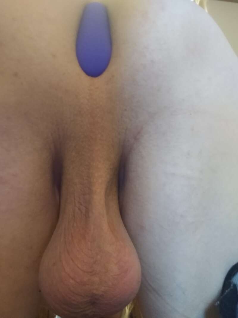 Older bi guy looking for younger cock