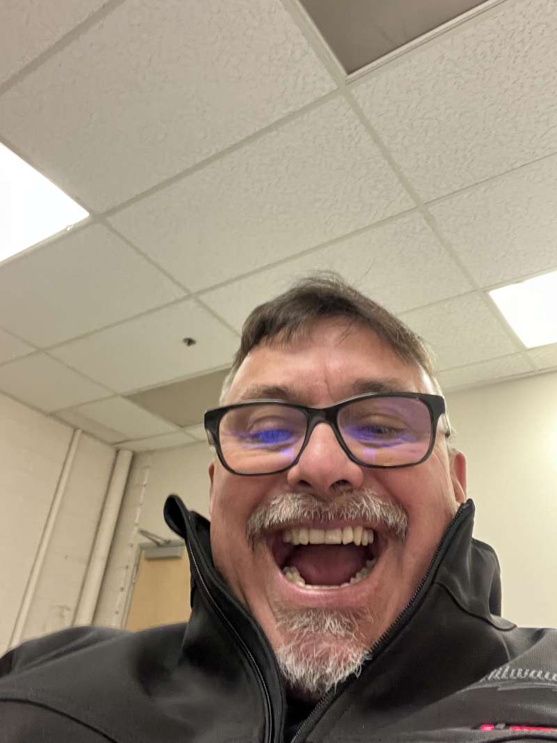 I want to eat out some very old hairy pussy.