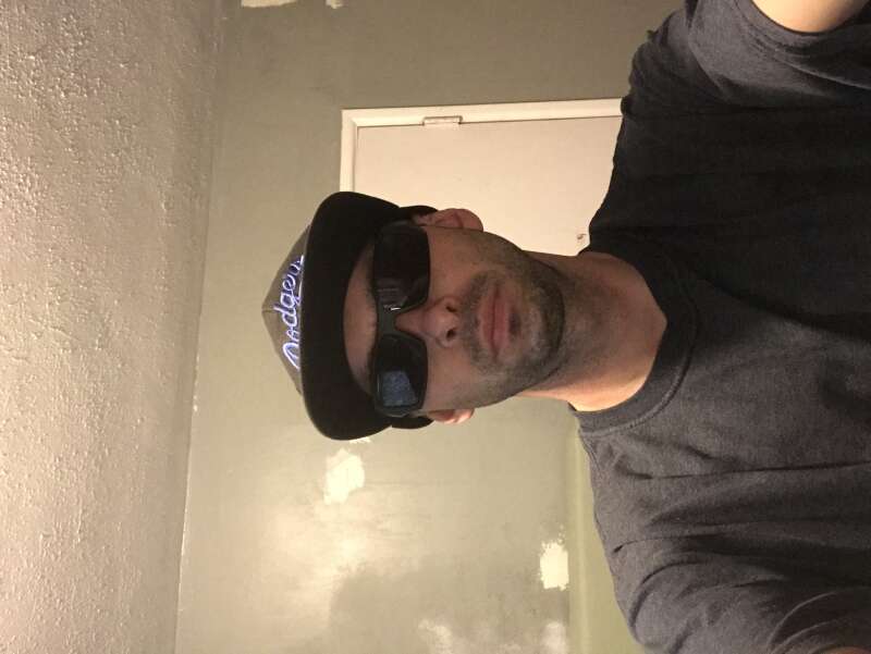 Let’s smoke and fuck I looking for females that love anal