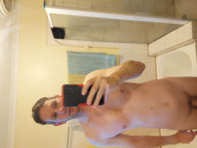 Man seeking woman for casual sex.