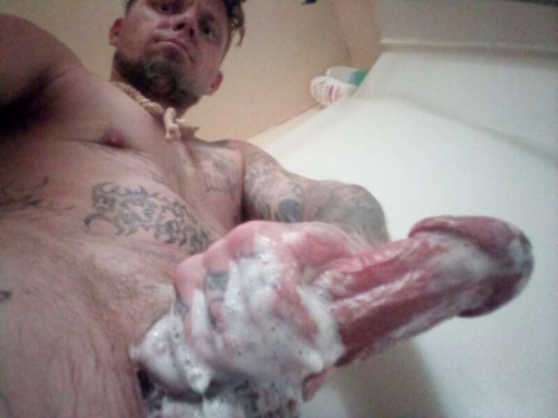 Big fat hard fat juicy meat here with an appetite and readdy to eat .. hit me up horny girls lets get freaky.. i suck on that kitty to best you ever had..