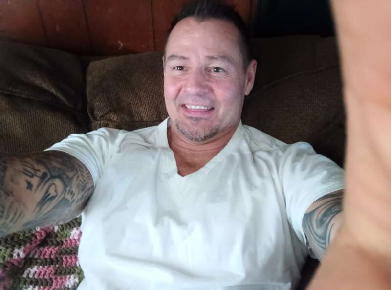 Sexy man looking for a woman