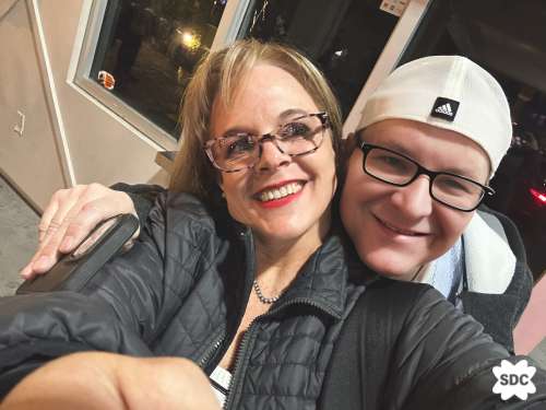 Hello beautiful peple. We are a fun, good looking couple that loves to make people happy and, yeah, we love sex too.