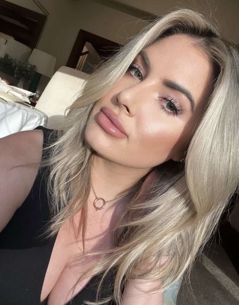 Am down available for escort