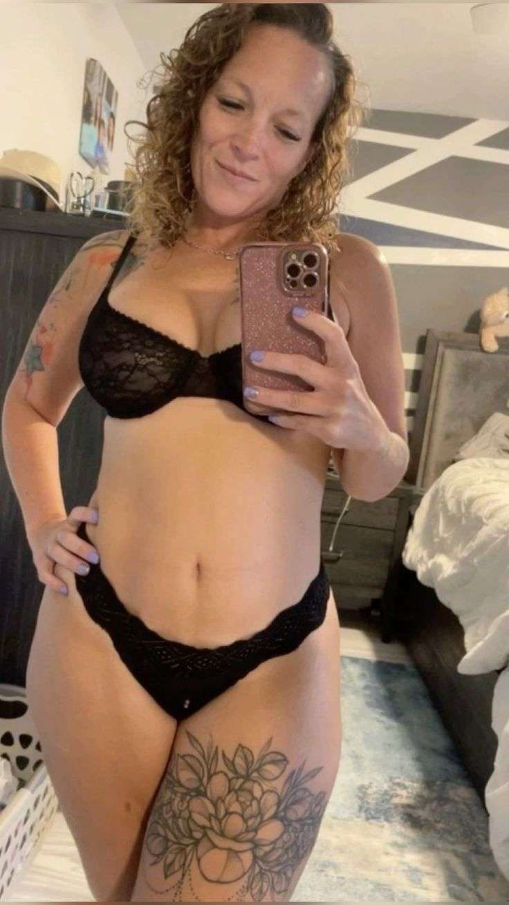 2562560744.. A 46yo milf who loves ddck