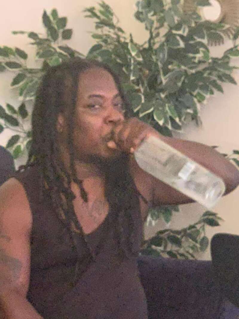Im astreight black male just netwotking tryna find new friends wemen only or if you want your wife fucked good get at me no capp
