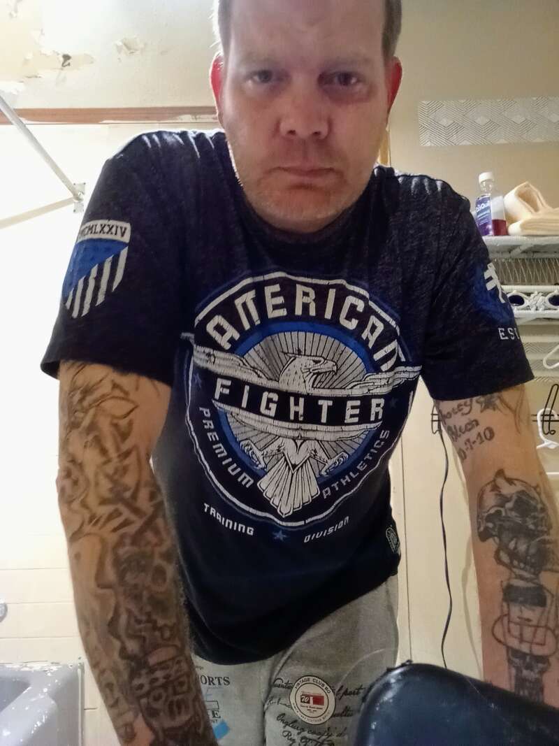Looking for a discreet fuck buddy