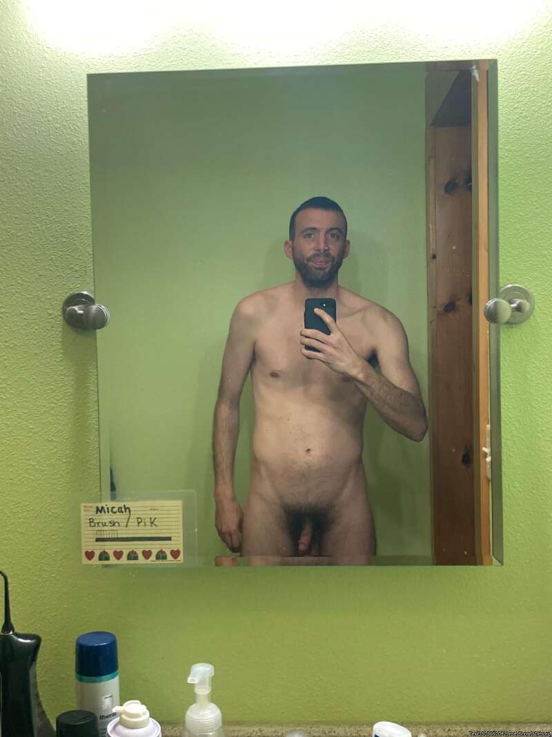 Who’s wants to fuck this body girl?