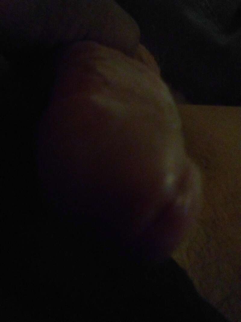 LOOKING FOR BIG COCKS- Bottom looking for HUNG TOP