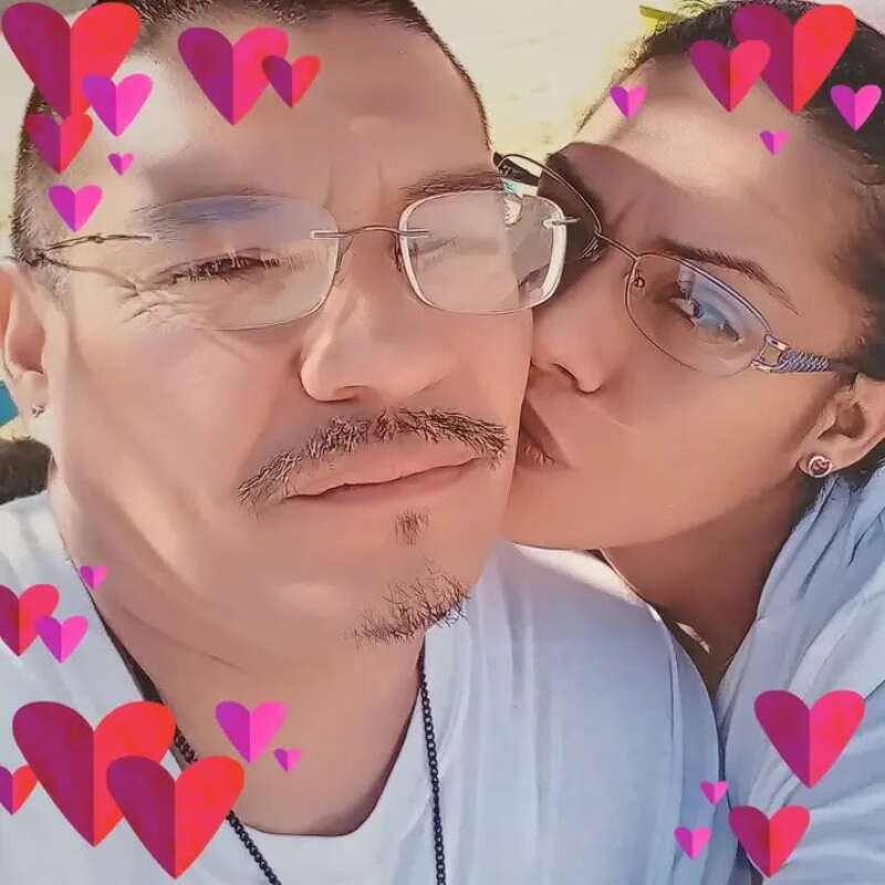 We r a couple looking to find a couple or bi man .