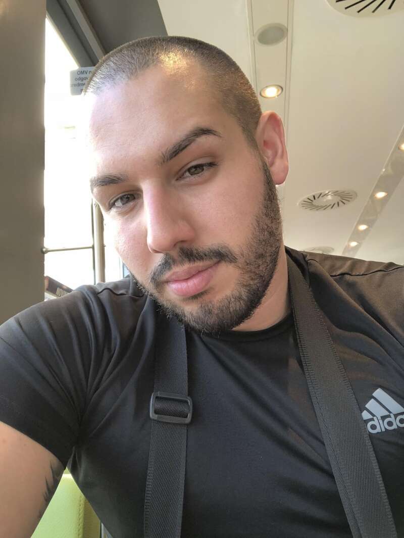 Seeking open minded lady for this weekend in Chicago