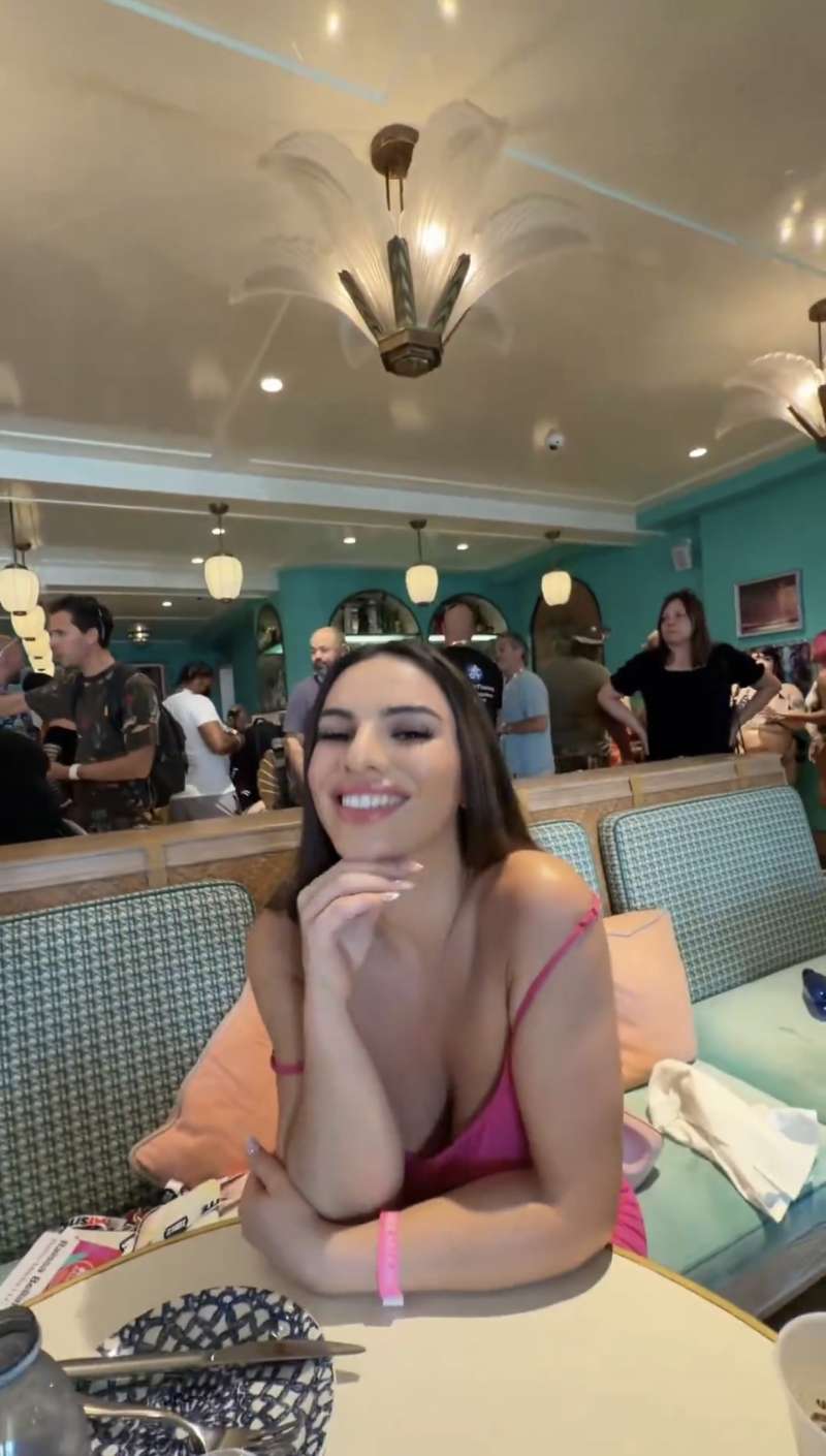 Single Woman Looking for Genuine Connection ❤️
