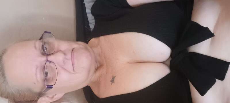 SexxeeMomma looking 4 fun
