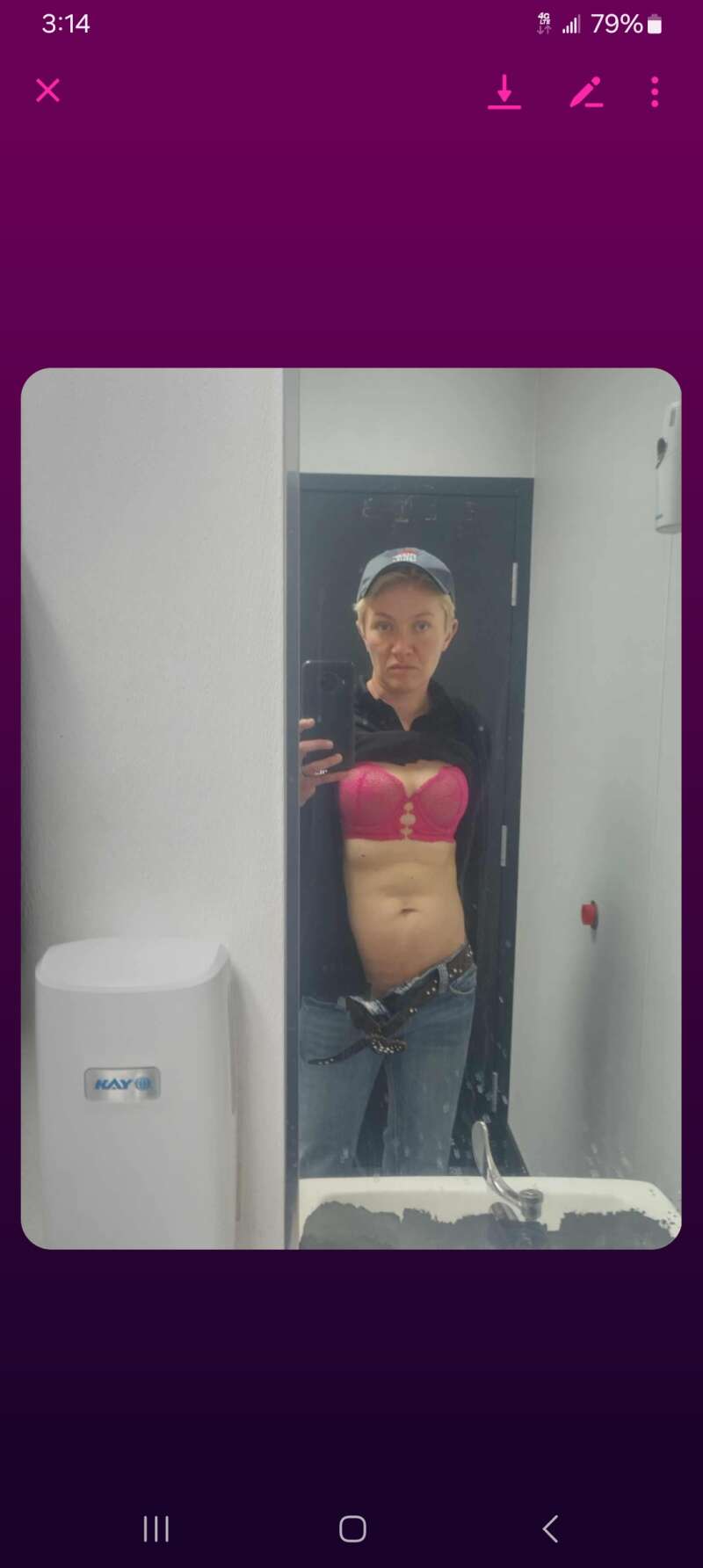 Looking for single bi women to join a 4some tonight