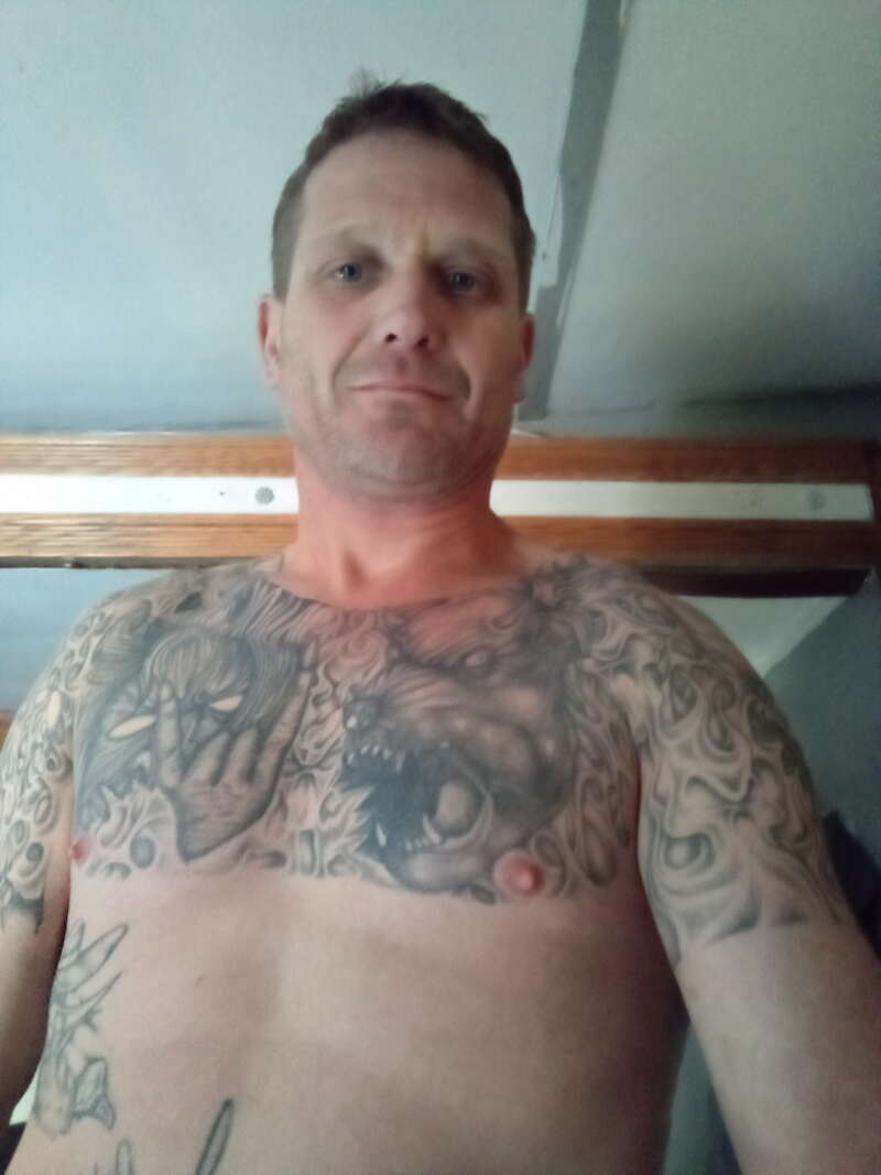 Looking for hookup ,roleplay,threesomes