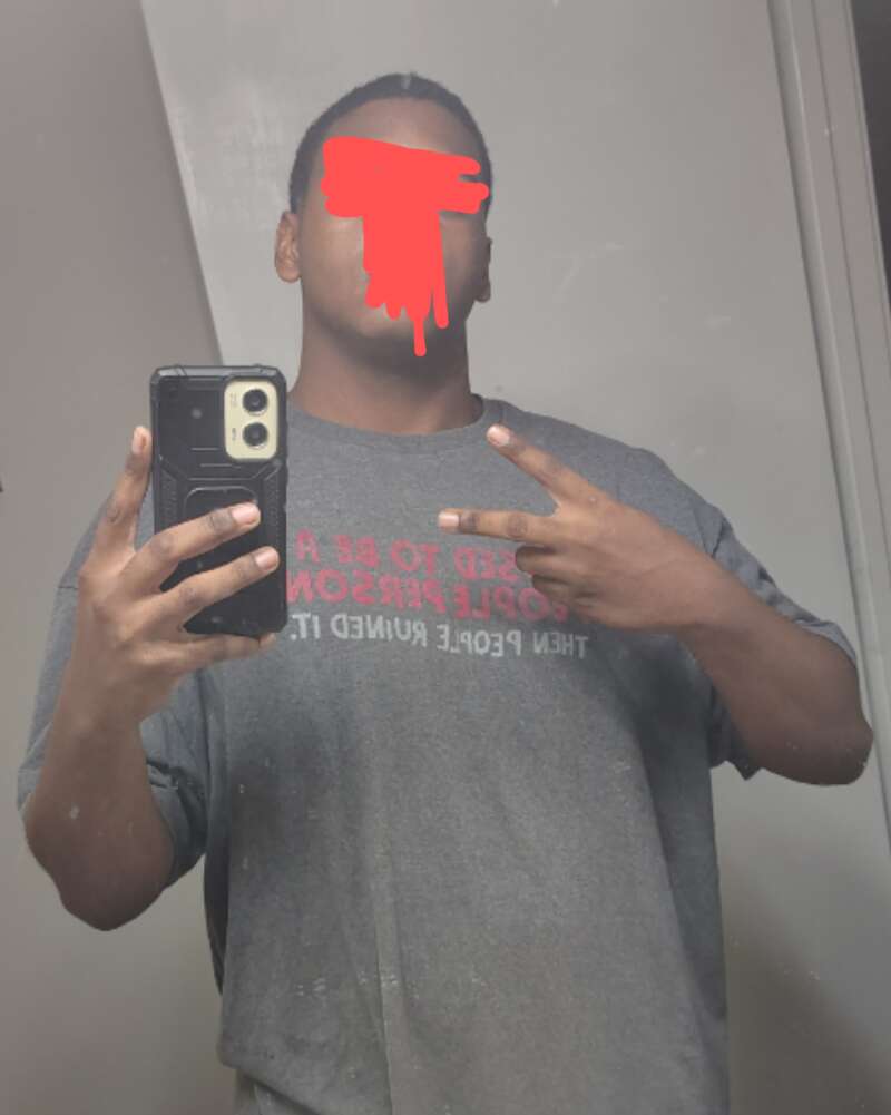 18yo virgin looking for someone to hook up with