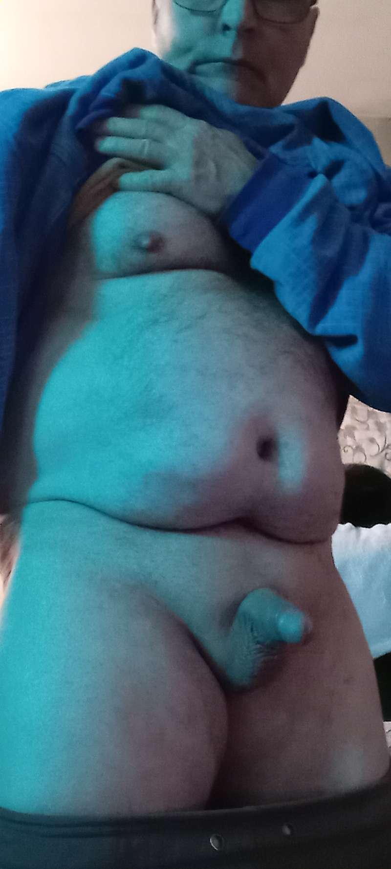 I don't have a big cock but I love to show it to women