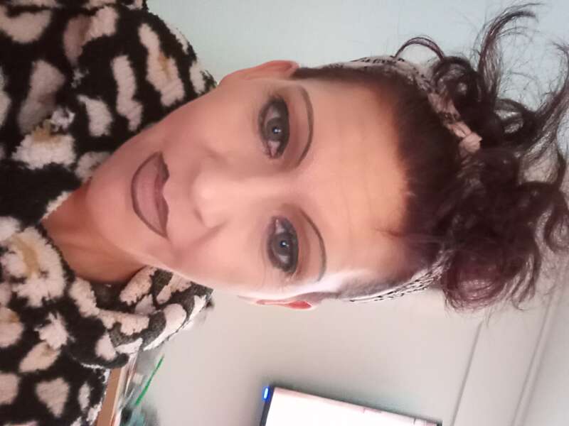 Bi curious female NEEDS  CHERRY popped  by Experienced lesbian for  Intense  Fucking