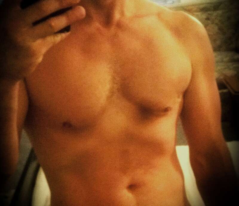 Well hung male looking for females for nsa casual fucking