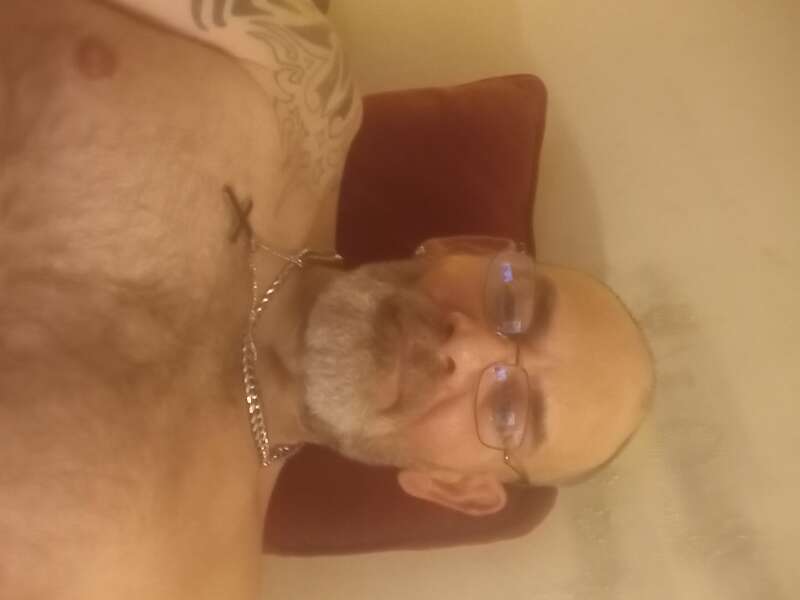 Looking for my first time with a guy that has a big cock so I can get to have some fun with in bedroom