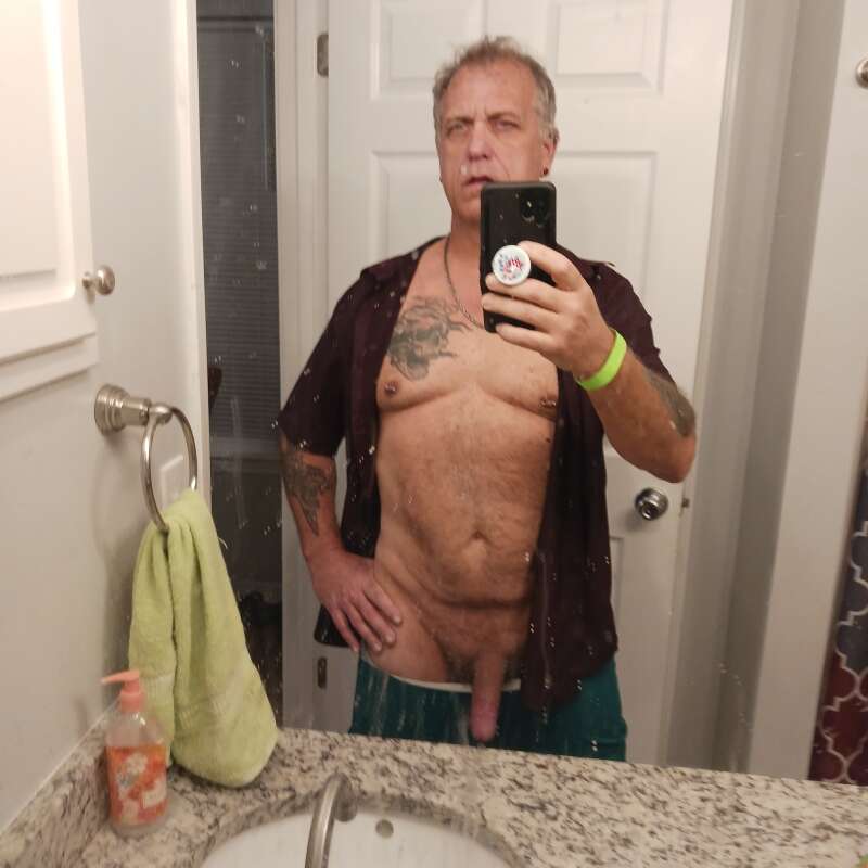 In shape, party-loving white male seeks women for NSA sex