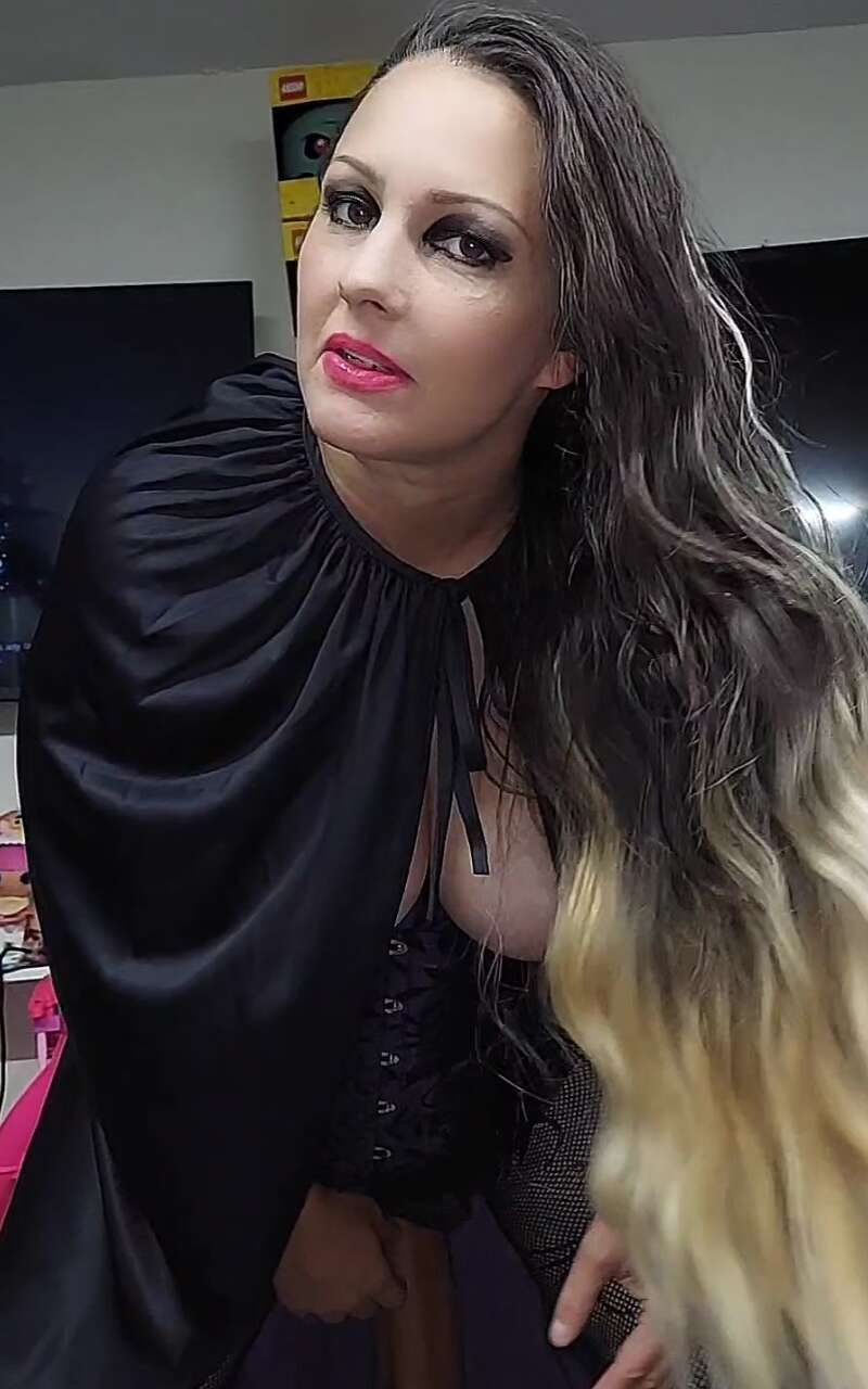 Sexy BBW Craving a group of black guys to gang bang me hard