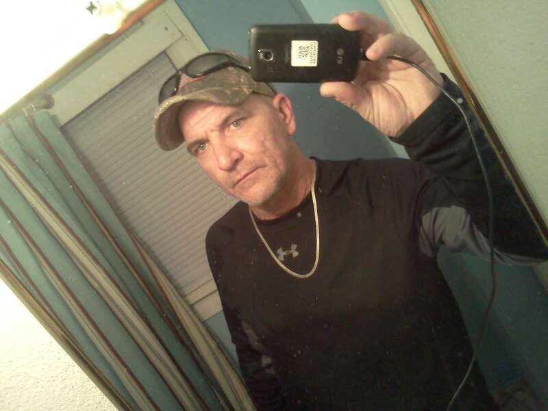 Lookin for couples/females
